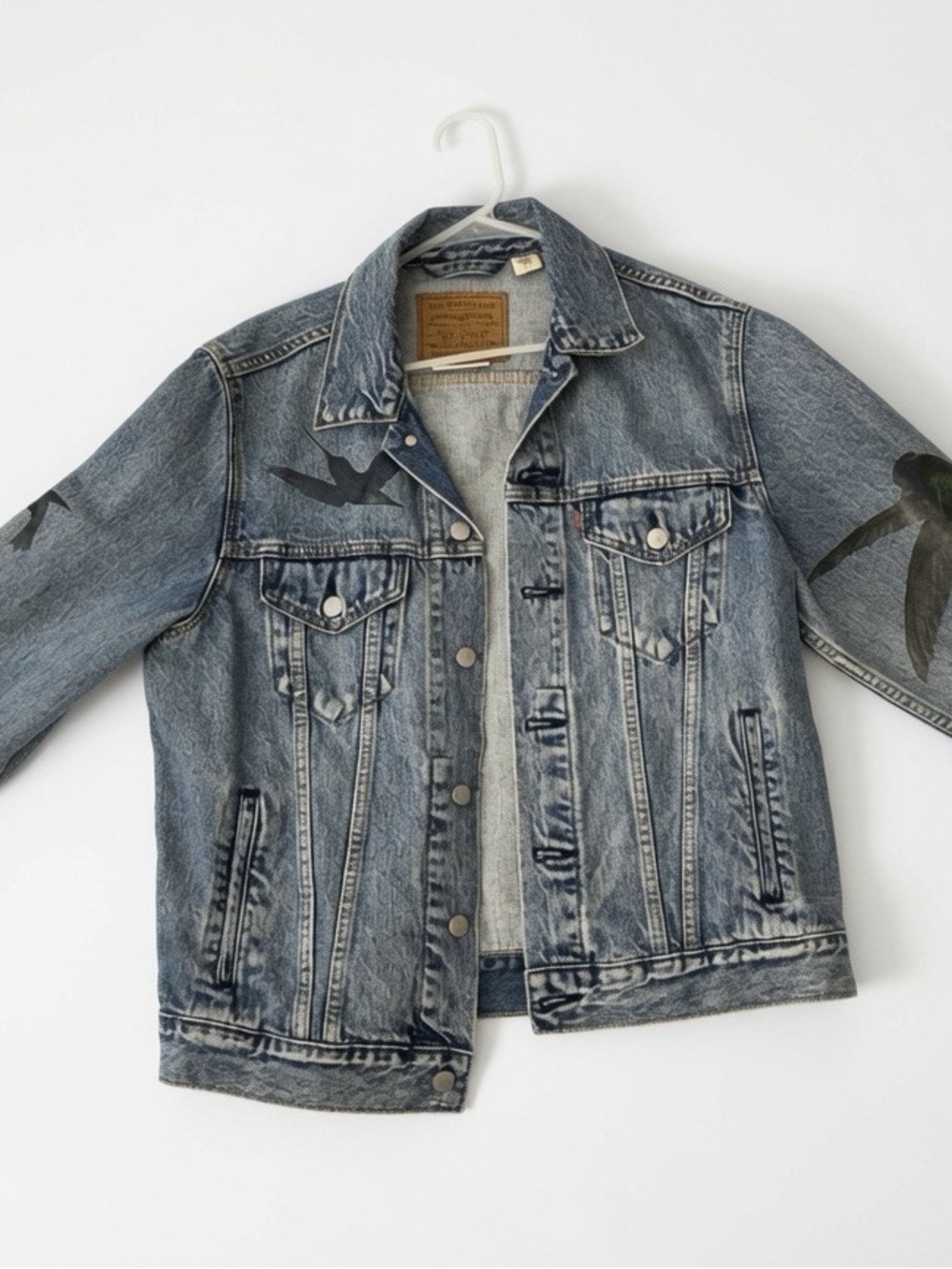 Levi’s Vintage Fit Denim Trucker Jacket Men’s Medium Hummingbird Graphic Mens M - Picture 1 of 6